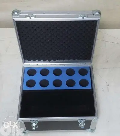 Flight case for 10 microphones + space for DI Boxes and mic holders