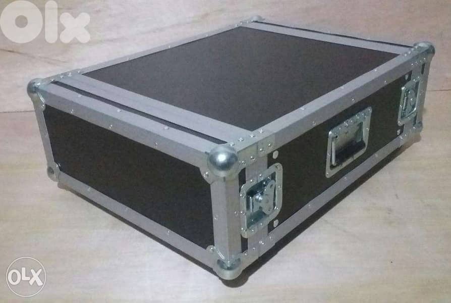 Flight case 4 u double door 0