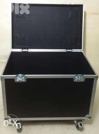 Flight case multi use int. dimensions 80cm x 55cm x 50cm with castors