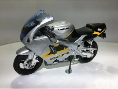 Kawasaki Ninja ZX-7R diecast motorcycle model 1;18.