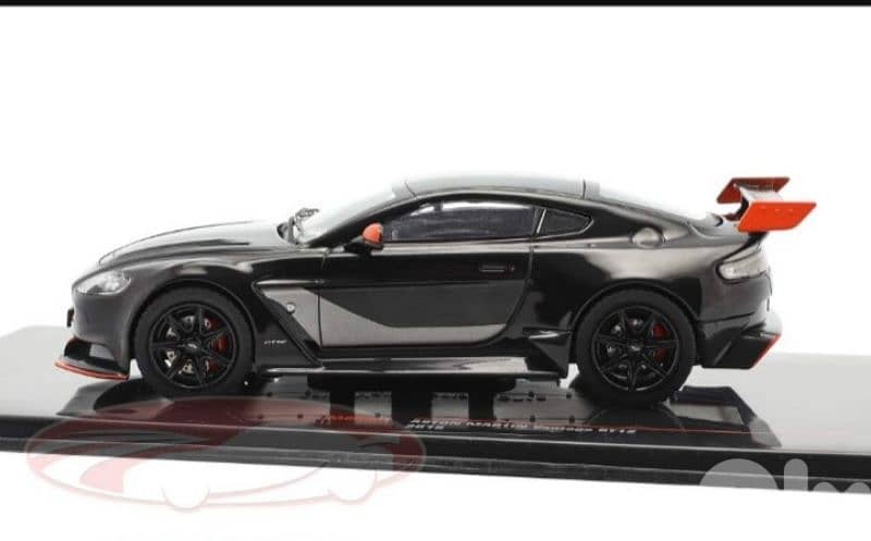 Aston Martin GT 12 (2015) diecast car model 1;43. 2