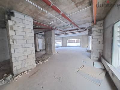 Huge Office with Sea View & 24/7 Electricity !