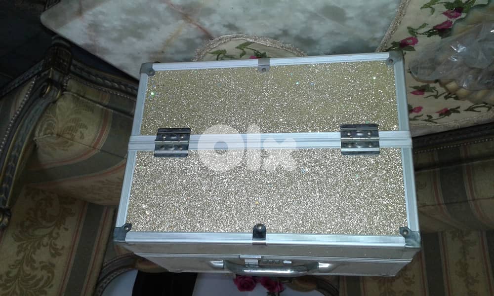 big jewelry or money box 0