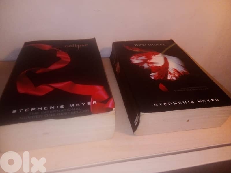 two books from the twilight saga"new moon" & eclipse by stephenie meye 1