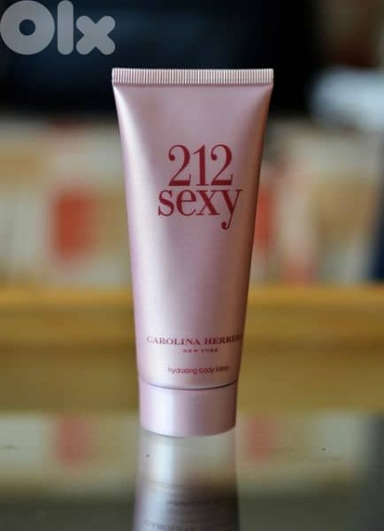 Carolina Herrera 212 sexy 100ml  body lotion 0