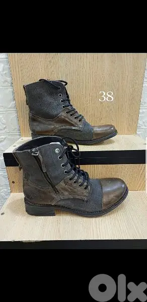 boots size 38