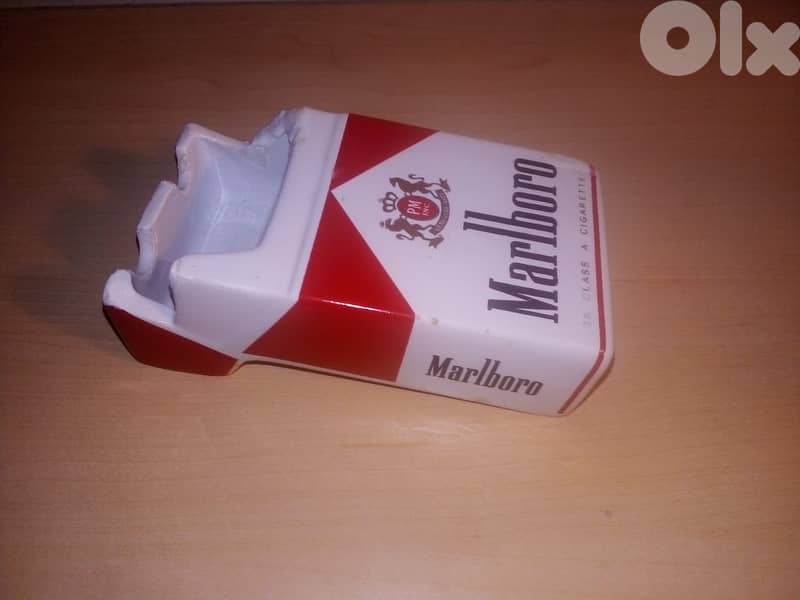 Marlboro / Marlboro  lights vintage ceramic decorative  ashtrays 0