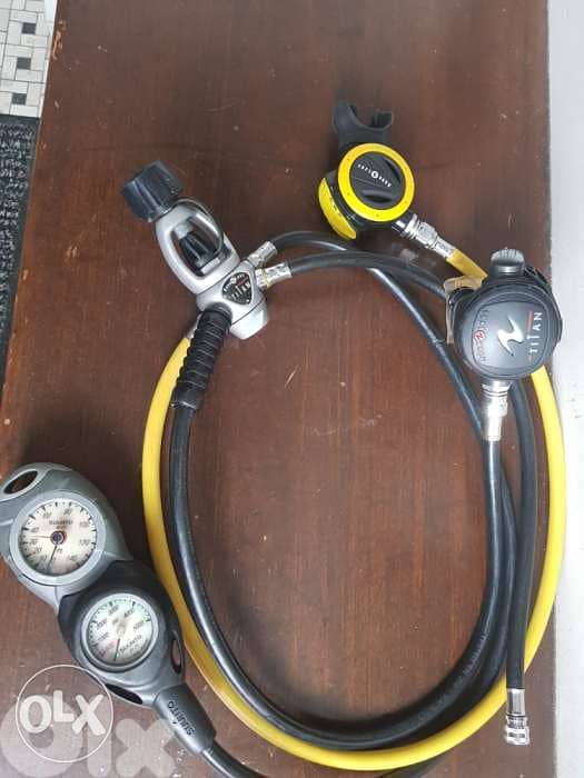 Aqualung regulator with Suunto Spg depth gauge and compass 0