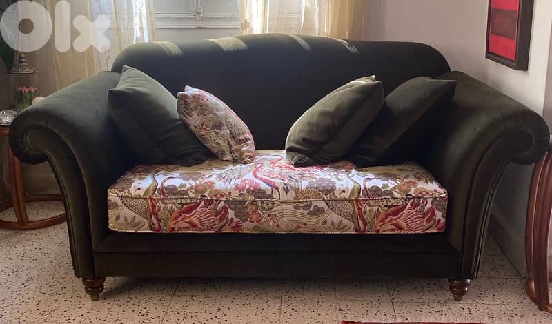 2 Sofas vis a vis 1