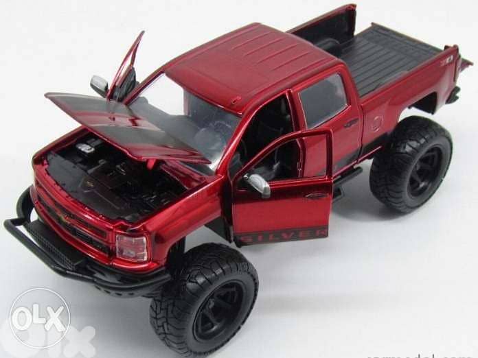 '14 Chevy Silverado diecast car model 1:24 3