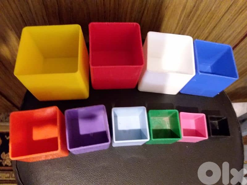ASSEMBLING CUBES by syze Child great plastic colored squares boxes toy 4