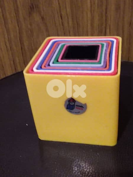 ASSEMBLING CUBES by syze Child great plastic colored squares boxes toy 3