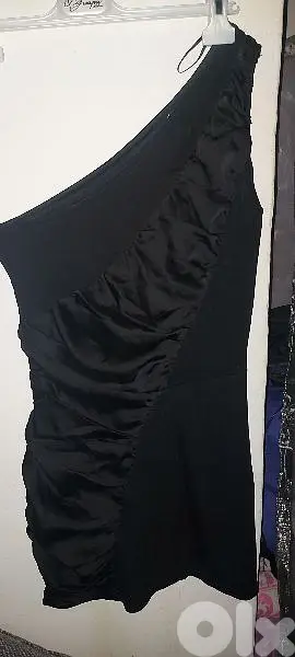 للبيع فستان