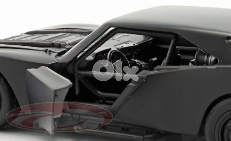 Batman 2022 Batmobile with figure, diecast car model 1:24. 3