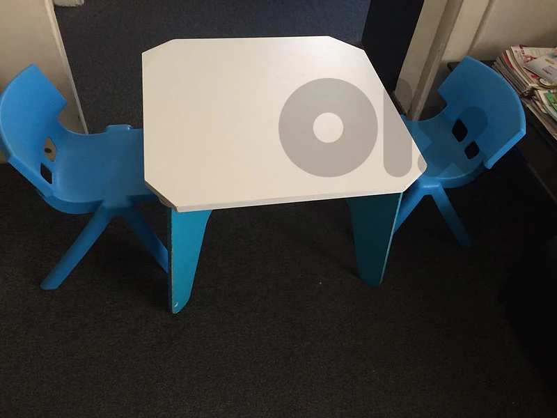 Table with 2 cbairs