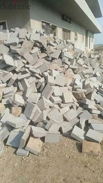 حجر بازلت أسود  منشور