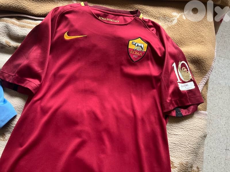 Retirement of TOTTI  with signature special edition roma nike kit 1