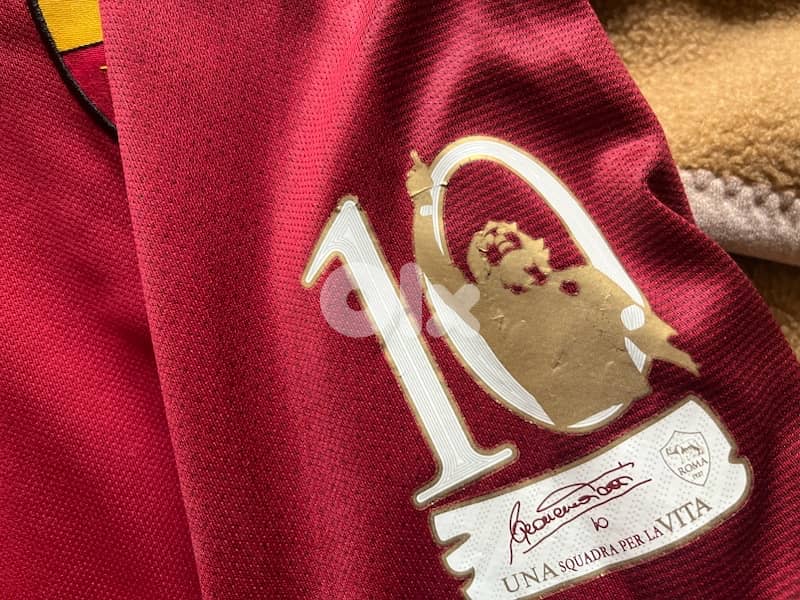 Retirement of TOTTI  with signature special edition roma nike kit 2