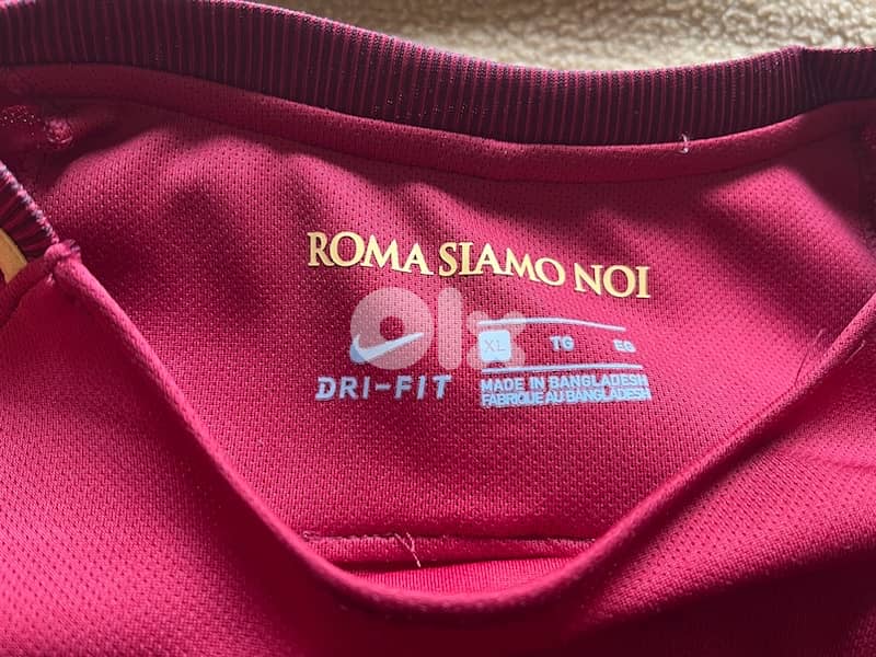 Retirement of TOTTI  with signature special edition roma nike kit 4