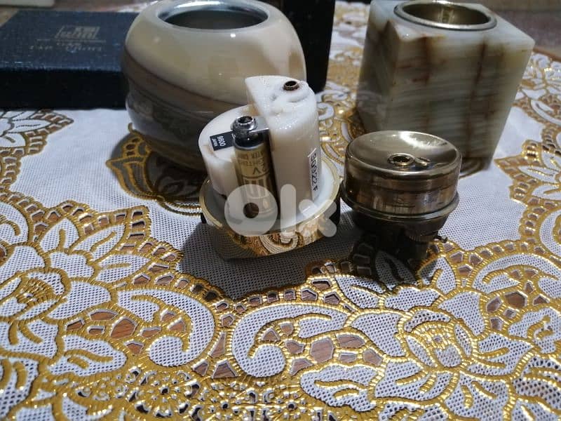 قداحتين 30$ 1