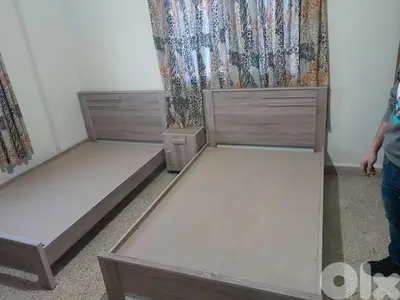 تختين مفرد مع كمدينة صغيرة جديد