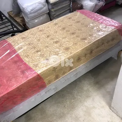 تخت مفرد مع فرشه