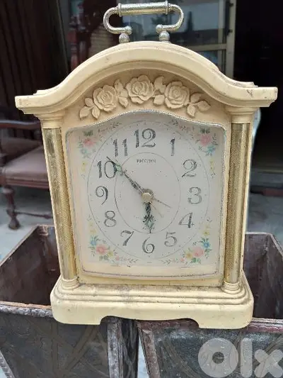 ساعة بطارية قديمة