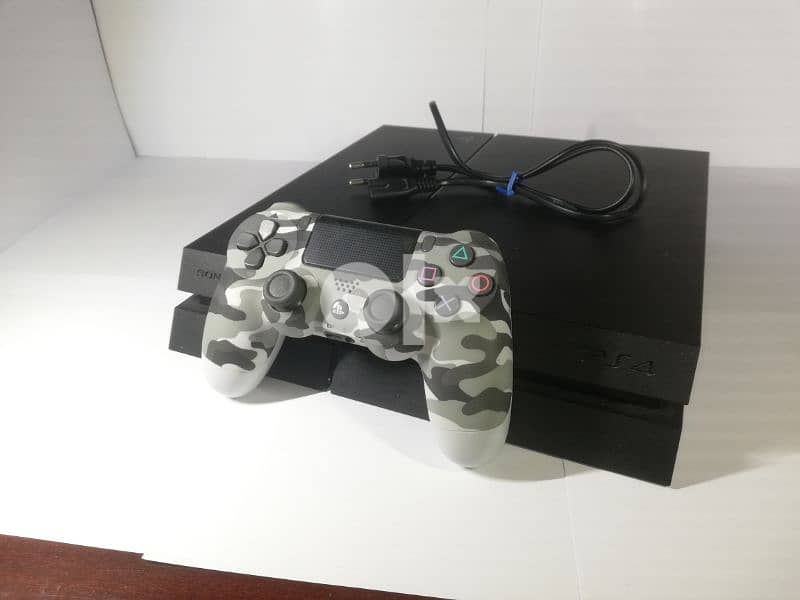 PS4 + Controller + 3 Games 1