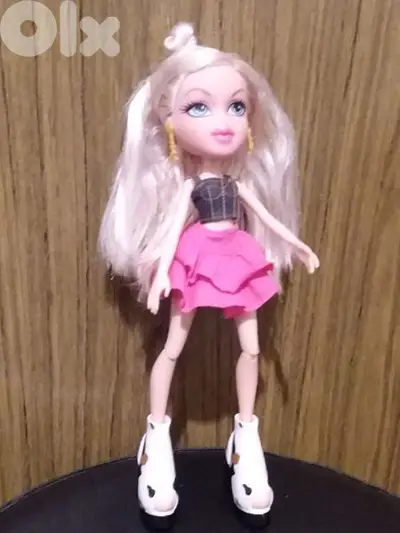 BRATZ HELLO MY NAME IS CLOE MGA GREAT Weared doll+Shoes, flex legs=30$