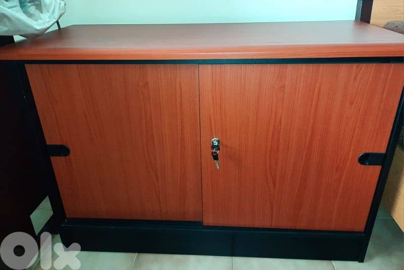 Closet for office with one shelf and sliding doors 0