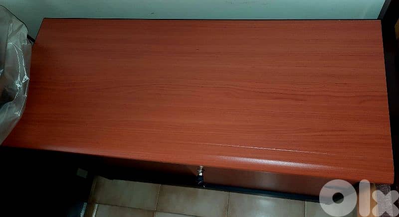 Closet for office with one shelf and sliding doors 2