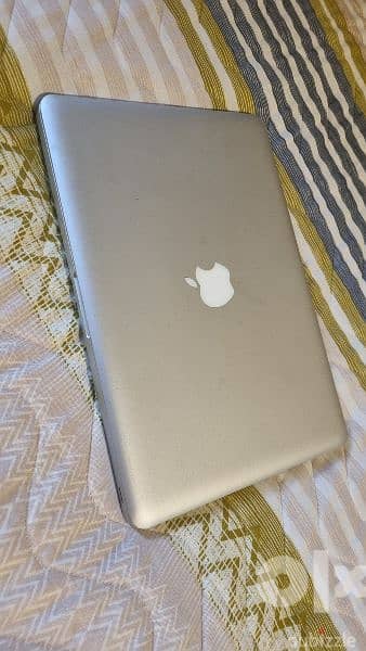 Macbook Pro i5 8GB SSD 7