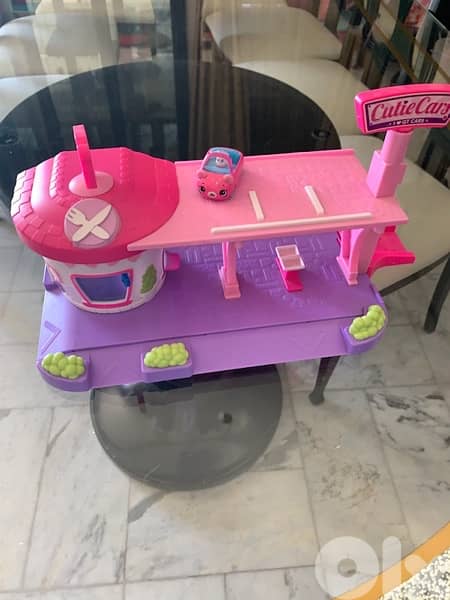 Pink Station with small car 0