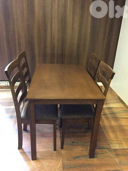 4 chairs table 0