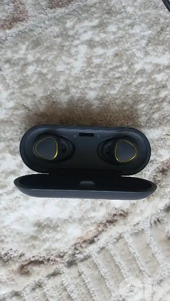 Samsung wireless earbuds
