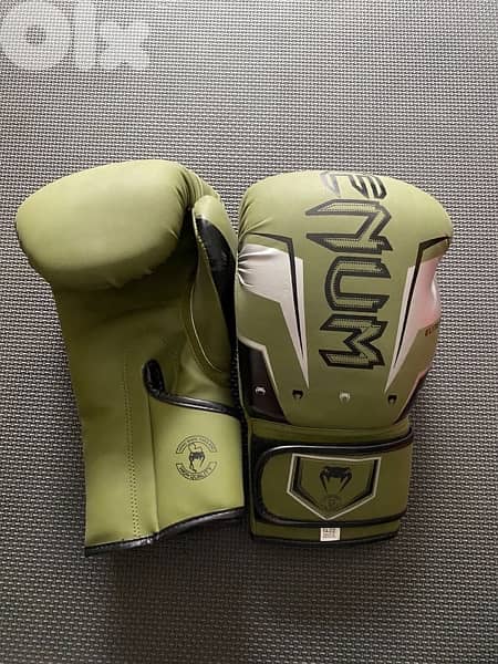 boxing gloves 0