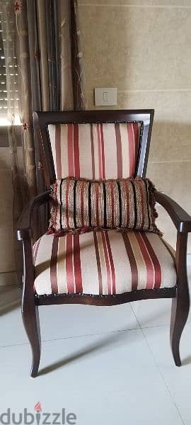 2 antiques bergeres with small antique table 0