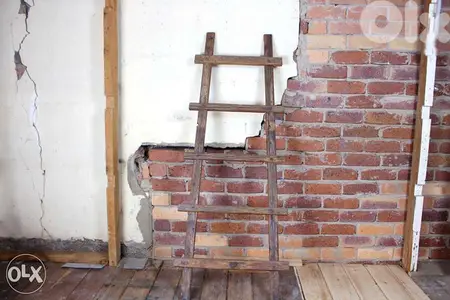 Wood ladder for clothes سلم خشب للثياب