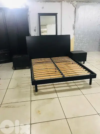 تخت مجوز مع كمود وبكس جوارير شغل جورج متى