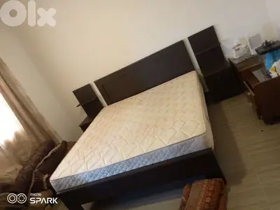 تخت مجوز مع كمدينة صغيرة جديد