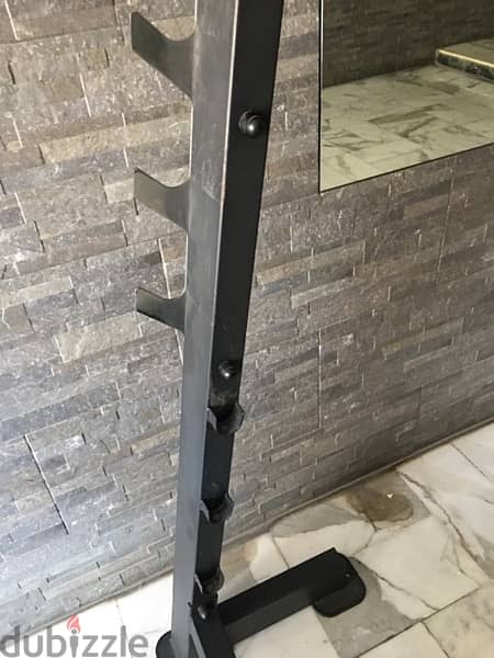 bench adjustable like new with legs extension curl and biceps 6