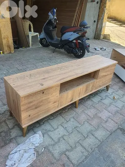 عرض على طاولة TV Unit جديدة من المعمل