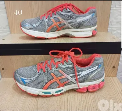 Asics shoes size 40 original