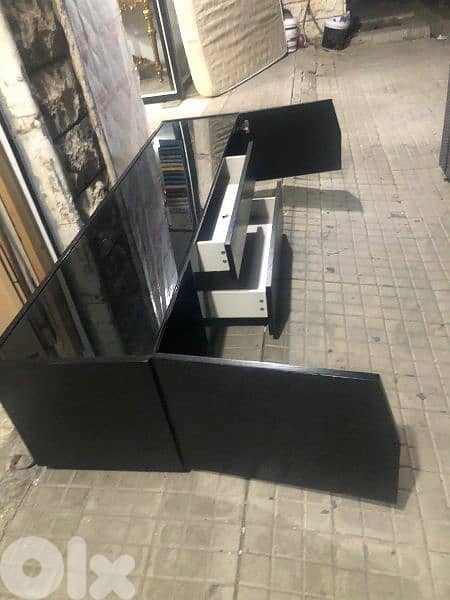 طاولة ال سي دي 2