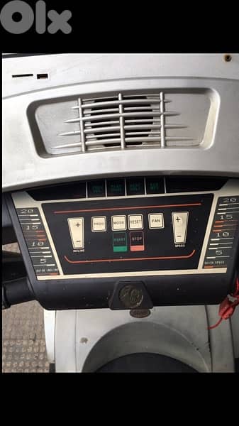 big treadmill like new hold up to 150kg with incline usb speakers 6
