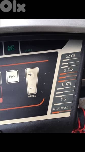 big treadmill like new hold up to 150kg with incline usb speakers 7