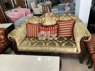 طقم كنبايات خشب زان مع طقم طاولات