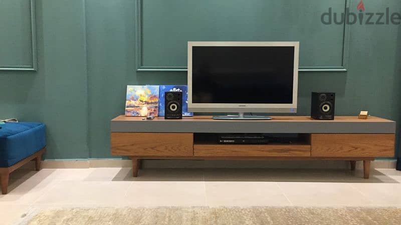 TV Table 0