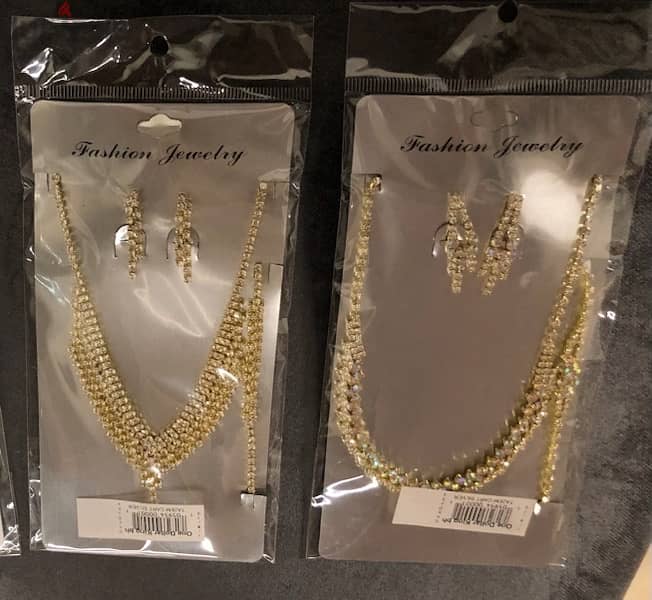 accesories set, necklace, earings , gold color 18