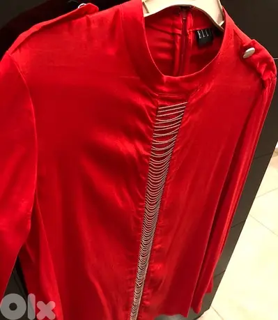 chemise,top, red color, mesium size